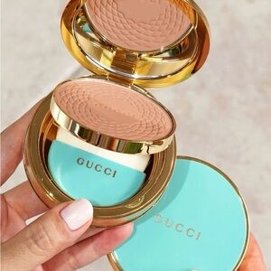 Gucci Bronzer in Tan with Gold and Aqua Compact 04